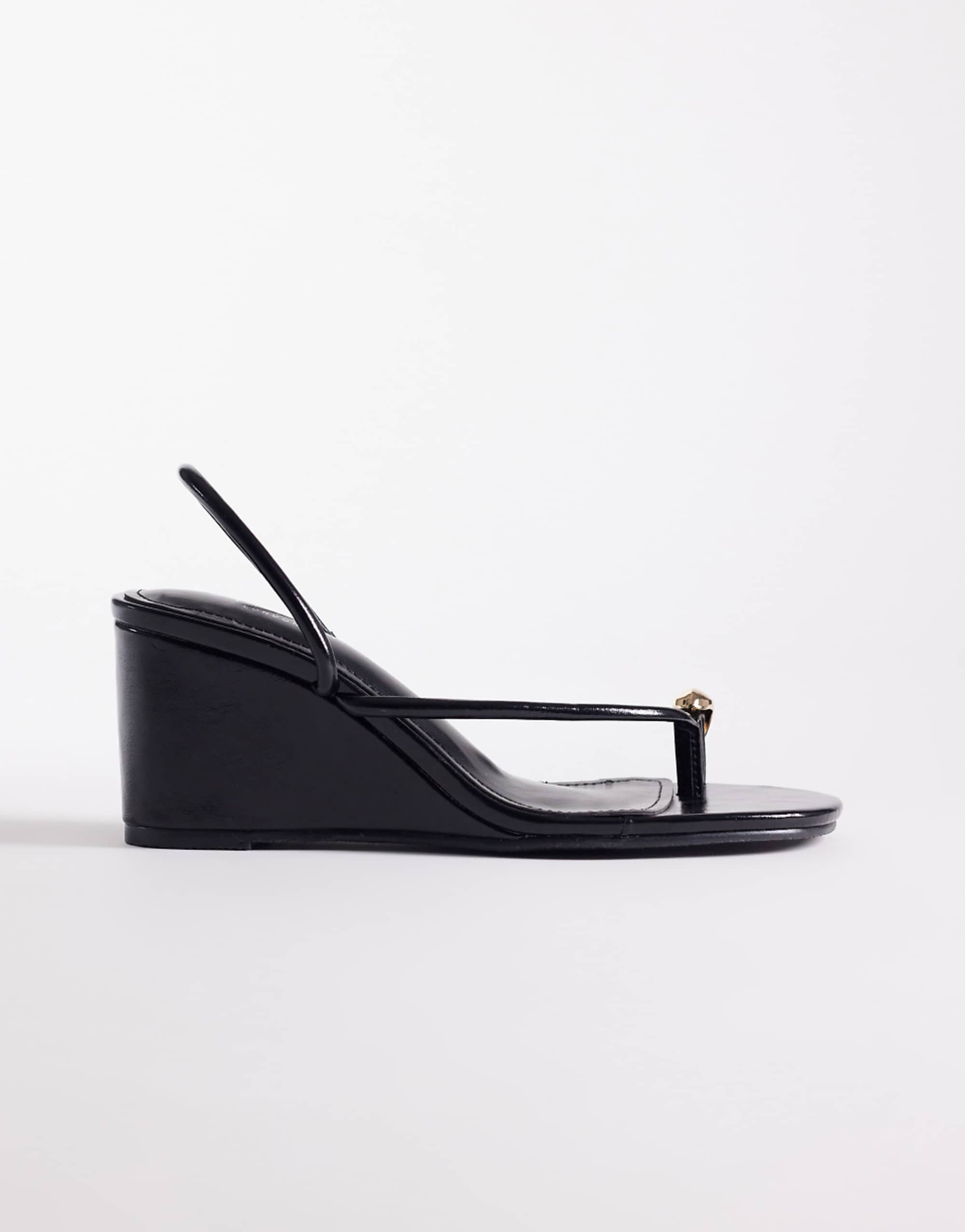 Simmi London Anya Wedge Sandals With Gold Toe Detail in Black
