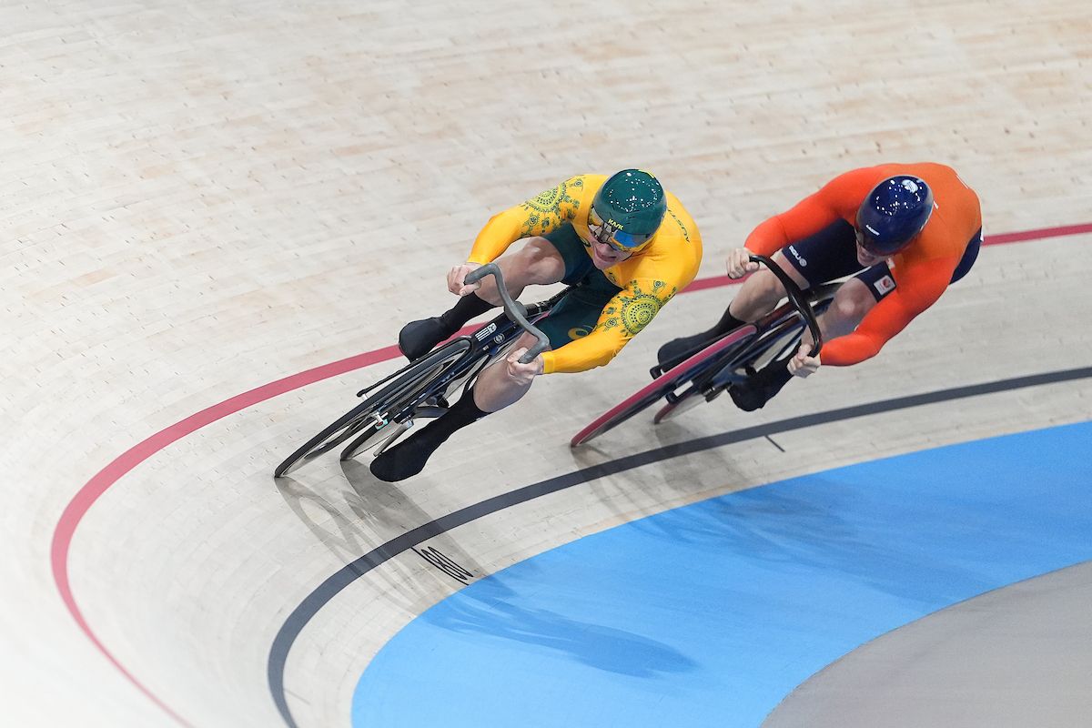 Picture by Zac Williams/SWpix.com - 09/08/2024 - Paris 2024 Olympic Games - Track Cycling - National Velodrome, Saint-Quentin-en-Yvelines, France - Men's Sprint Final for Gold - Matthew Richardson (Australia), Harrie Lavreysen (Netherlands)