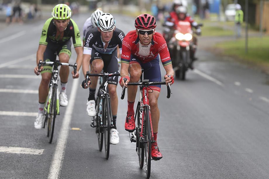 Darren Lapthorne leads the break with 2 laps to go