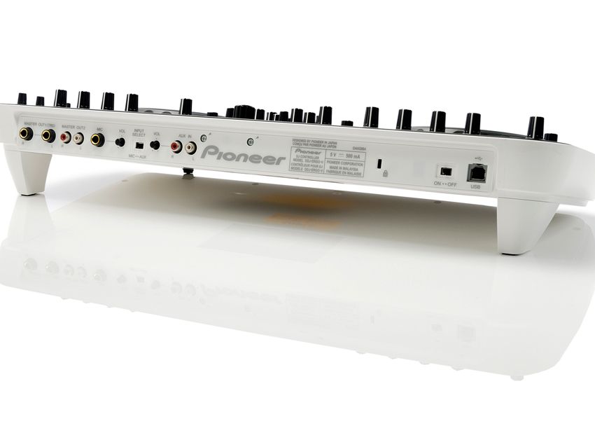The aux input earns the ERGO points over the Kontrol S2