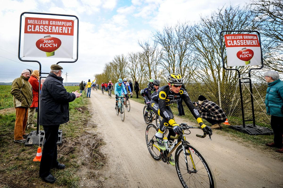 Passing through the Chemin du Tertre de la Motte