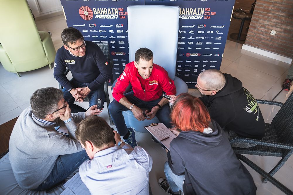 Reporters gather around Vincenzo Nibali at the Bahrain-Merida media event in Catalunya
