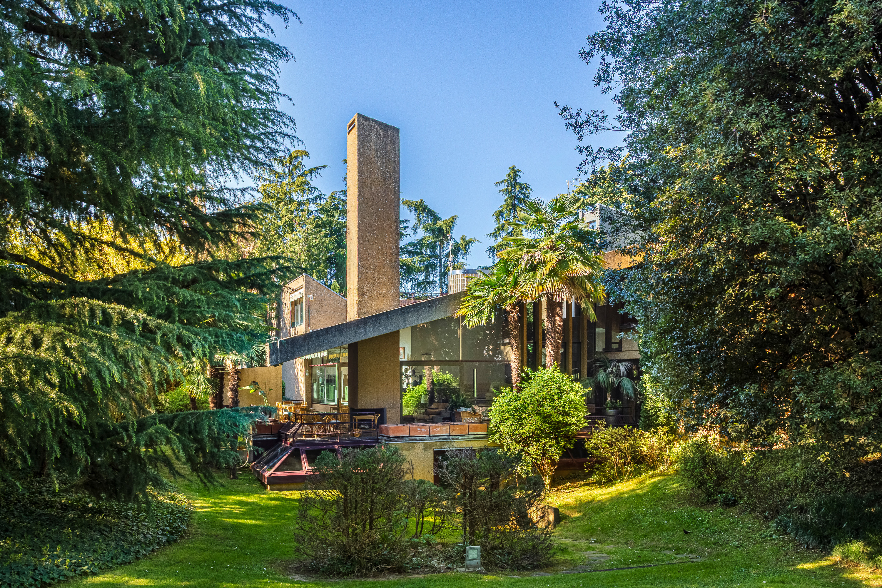 A 1970s Castiglioni brutalist villa lists north of Milan, figure 2