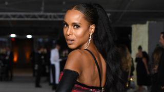 kerry washington with a tight high ponytail which is a great youthful hairstyle