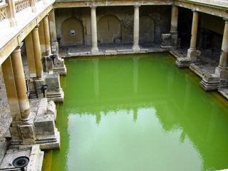 ancient-roman-baths-england-5-100812-02