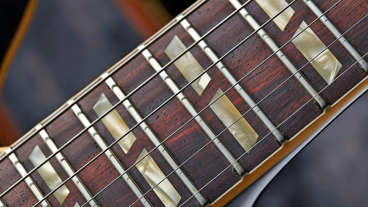 The split parallelogram inlays of the ES-345 give a different visual vibe from an ES-335