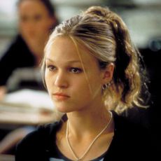 Still of Julia Stiles from 10 Things I Hate About You (1999).