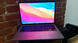 Apple MacBook Pro (13-inch, M1, 2022)