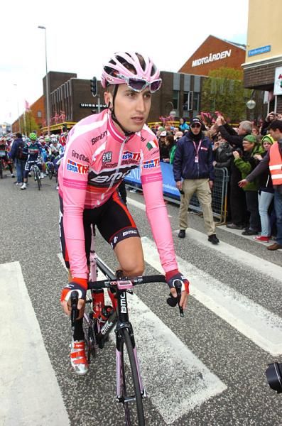Taylor Phinney (BMC) rolls to the start
