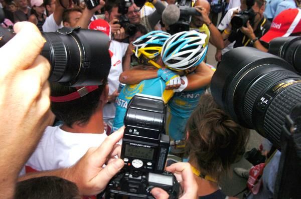 A big hug between the two Astana top men