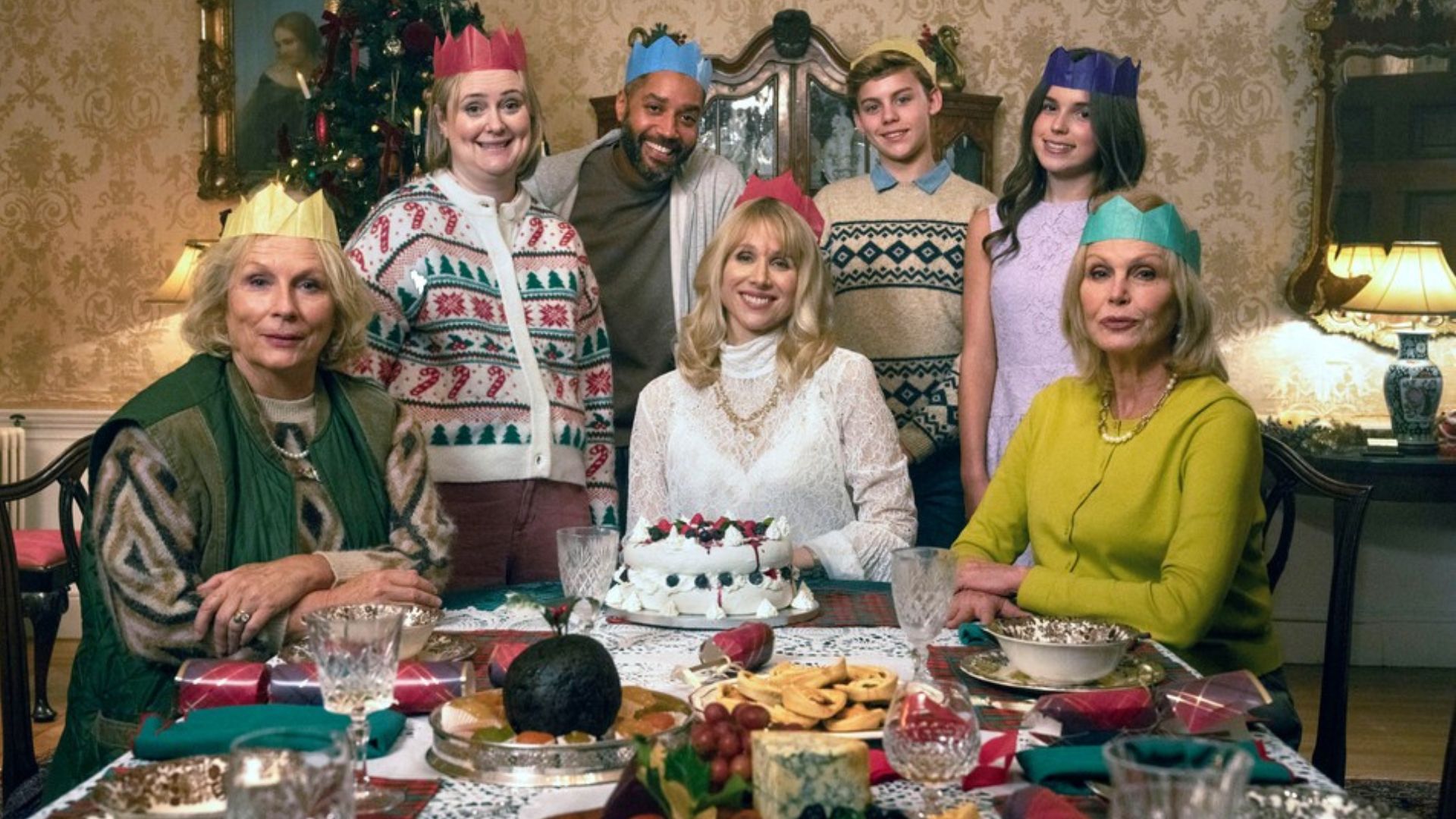 The cast of Amandaland sit at one end of a Christmas dinner table 