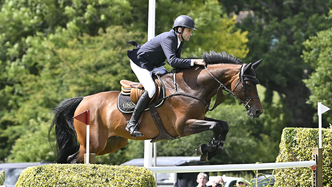 Tim Gredley and Gentlemen VH Veldhof competing in the Hickstead Derby