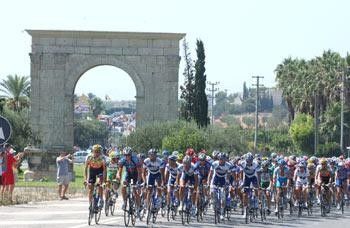 The peloton rolls out of town
