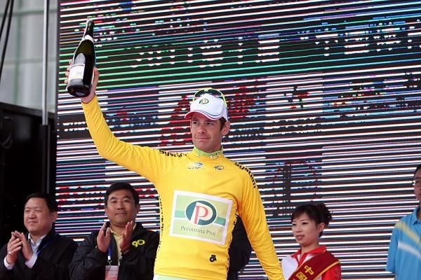 Gregor Gazvoda (Perutnina Ptuj) in yellow a Qinghai Lake
