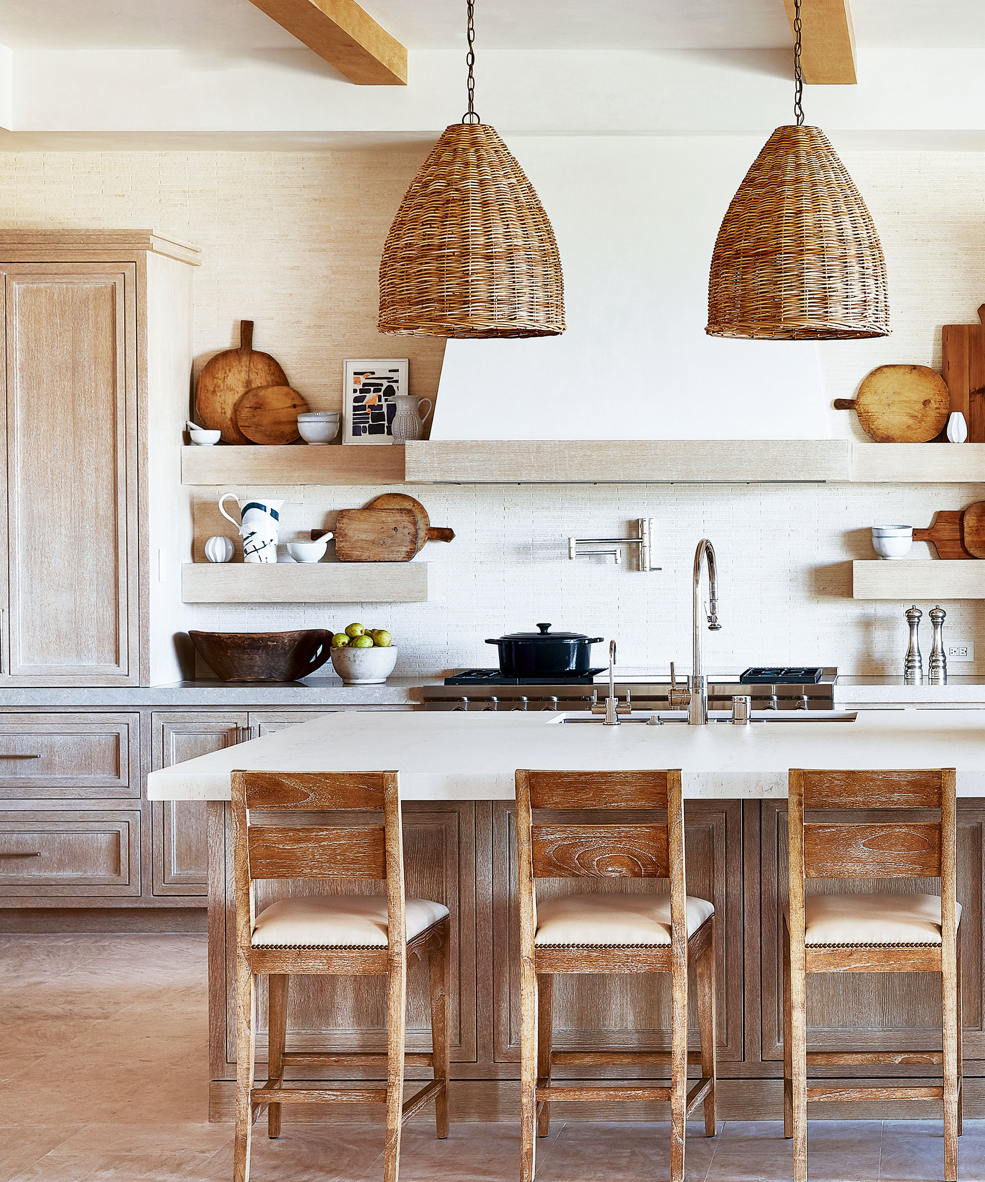 Kitchen trends with natural elements and wood chairs