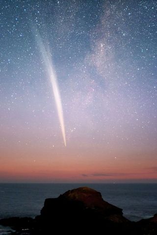 Comet Lovejoy C/2011 W3 as seen on December 23, 2011 from Cape Schanck, VIctoria.