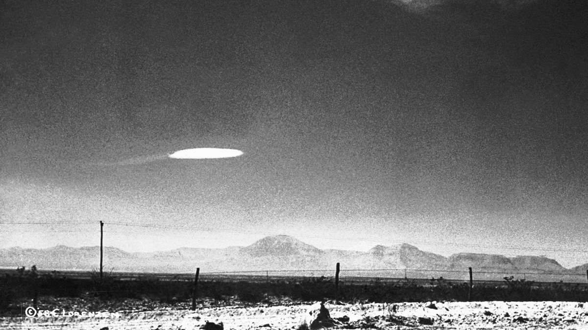 A government employee photographed a UFO that hovered for 15 minutes near Holloman Air Development Center in New Mexico, on Dec.16, 1957.