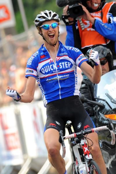 Jurgen Van De Walle (Quick Step) celebrates his repeat victory in Halle - Ingooigem.