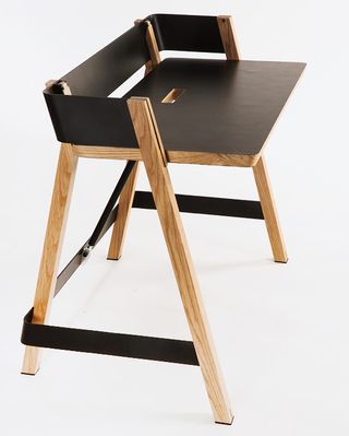 The straightforward design of Tsemach’s ‘Rising 30’ desk hides a gas-piston-powered mechanism that allows the user to choose whether to sit or stand.