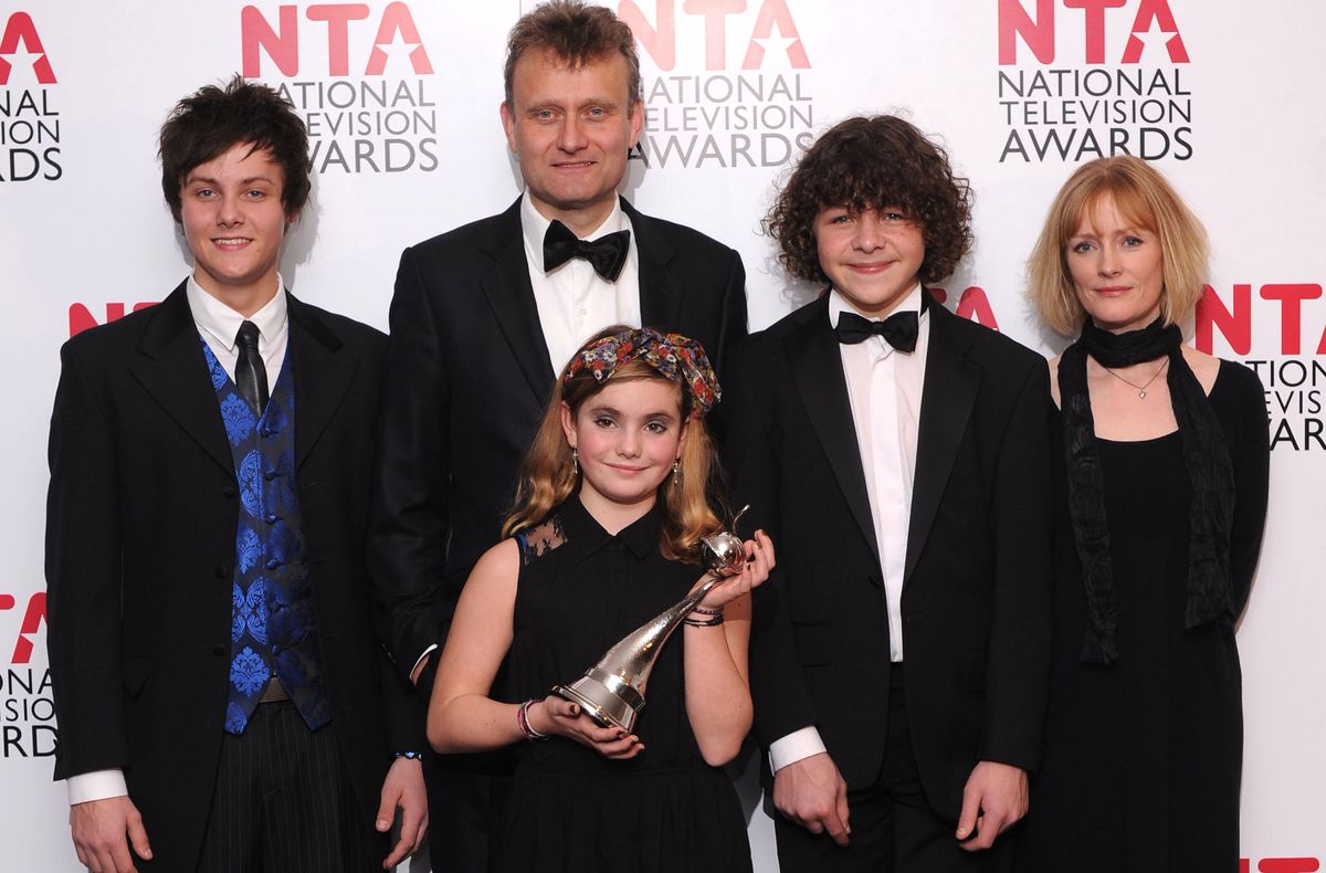Outnumbered stars Hugh Dennis and Claire Skinner dating in real life