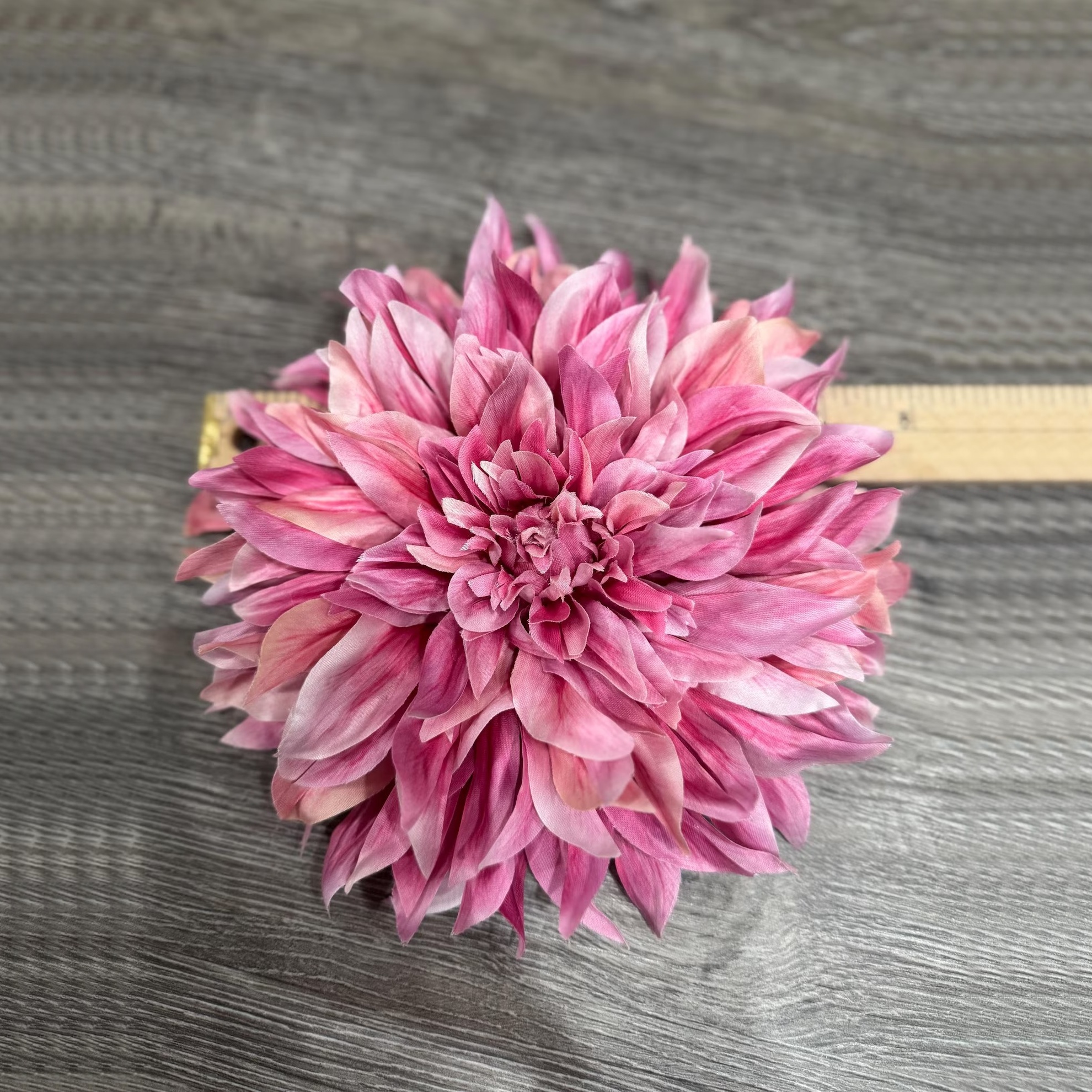Beeshobby, Dahlia Flower Brooch
