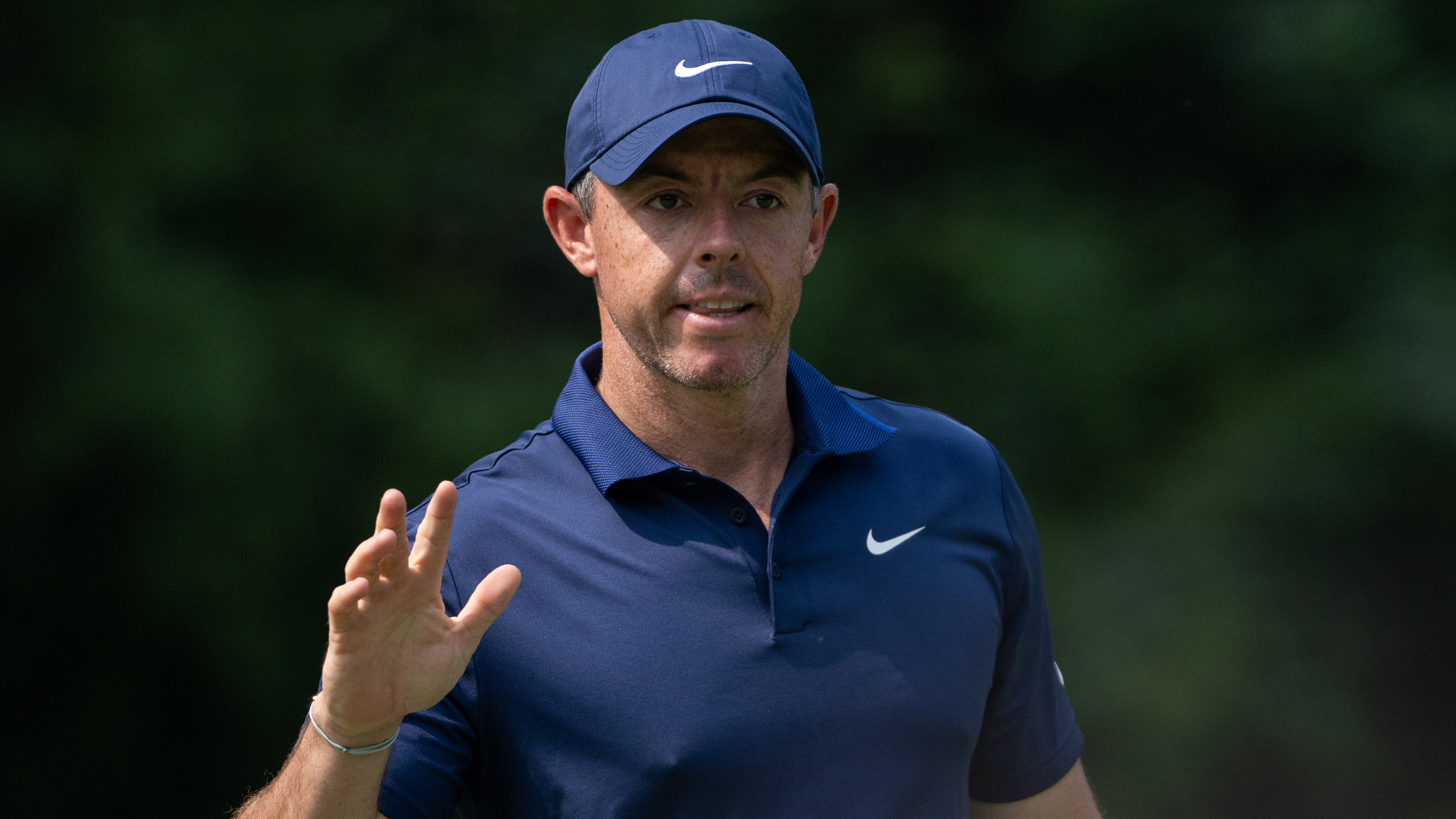 Rory McIlroy acknowledges fans