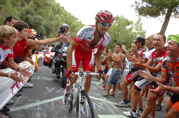 David Moncoutie (Cofidis) has dropped his breakaway companions and rides solo up the Alto Xorret del Cat&iacute;.