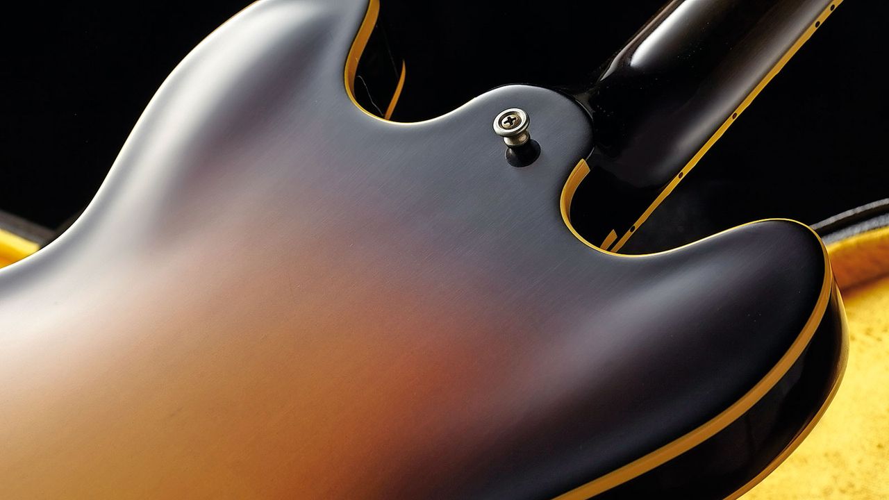 The ES-345 features a beautifully 'bursted back as well as front