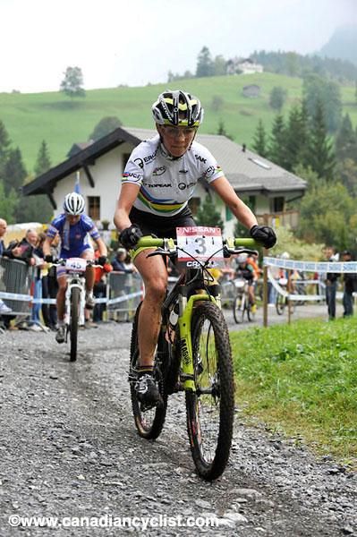 World Champion Irina Kalentieva crashed on the second lap.