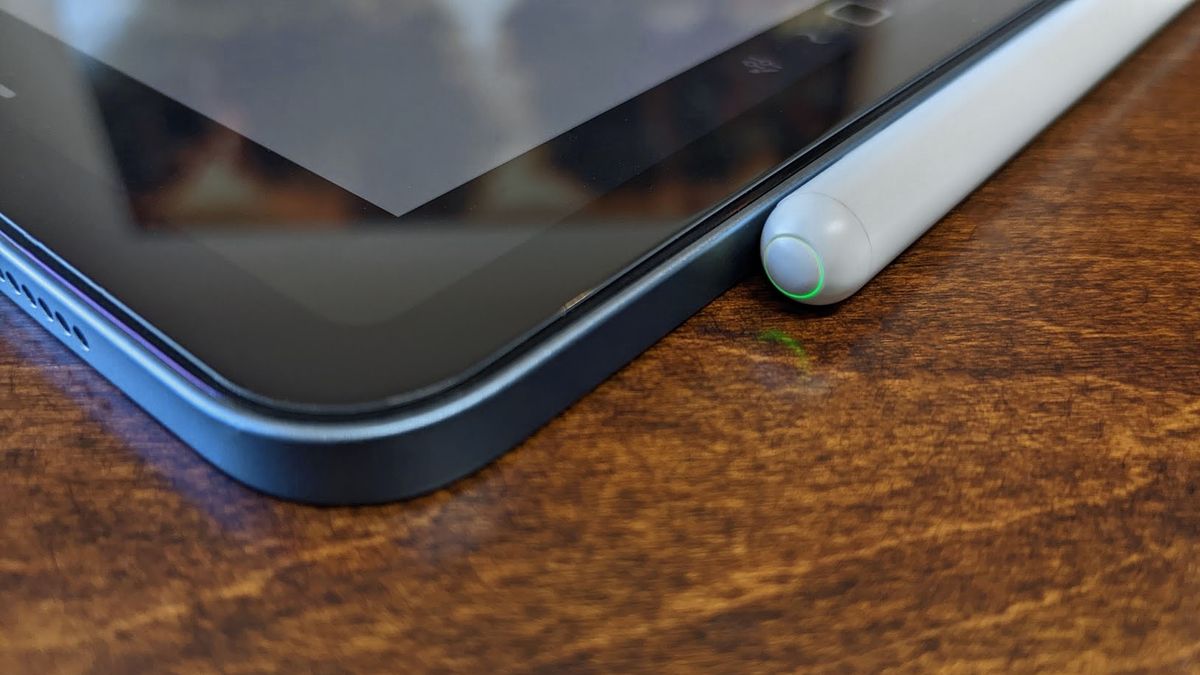 NovaPlus A8 Duo charging on iPad Air magnetic charger
