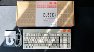 The Lofree Block retro keyboard unboxed