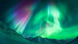 Stong geomagnetic Aurora Borealis (Northern Lights) above Alaskan mountains, Atigun Pass - Dalton highway (North of Fairbanks), Alaska, USA.