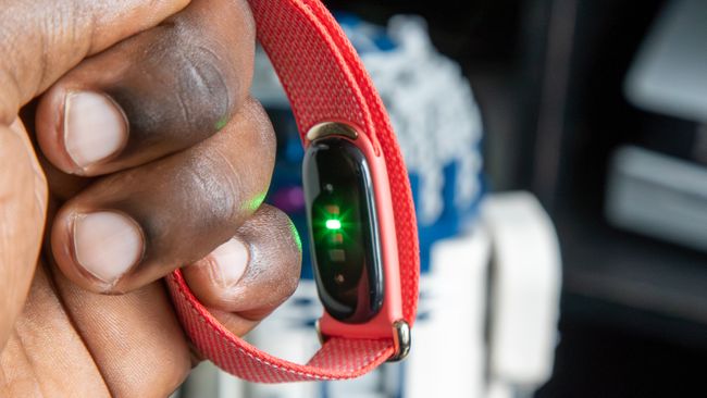 Поддерживает ли Fitbit Air автоматическое определение активности?