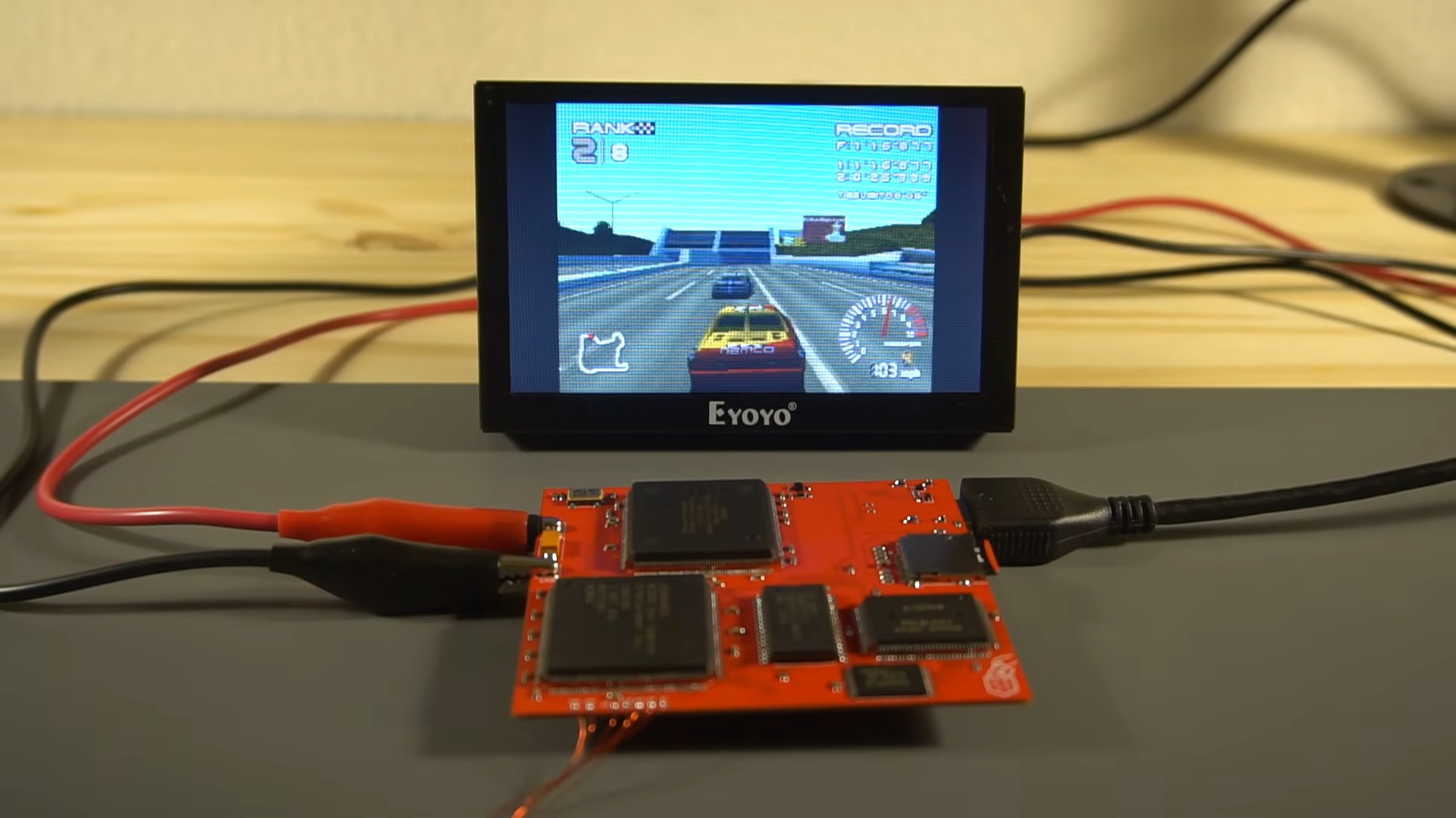 تم إنشاء Hybrid PlayStation من خلال الجمع بين مكونات من وحدتي تحكم PS1 مختلفتين ودمجهما مع XStation & لوحة تحكم HDMI