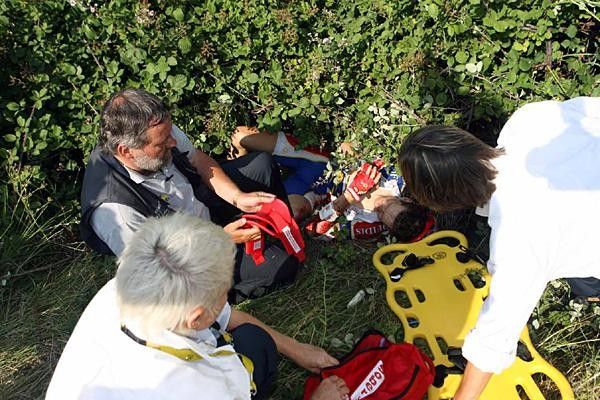 Rik Verbrugghe (Cofidis) is attended to by the race doctors after his fall