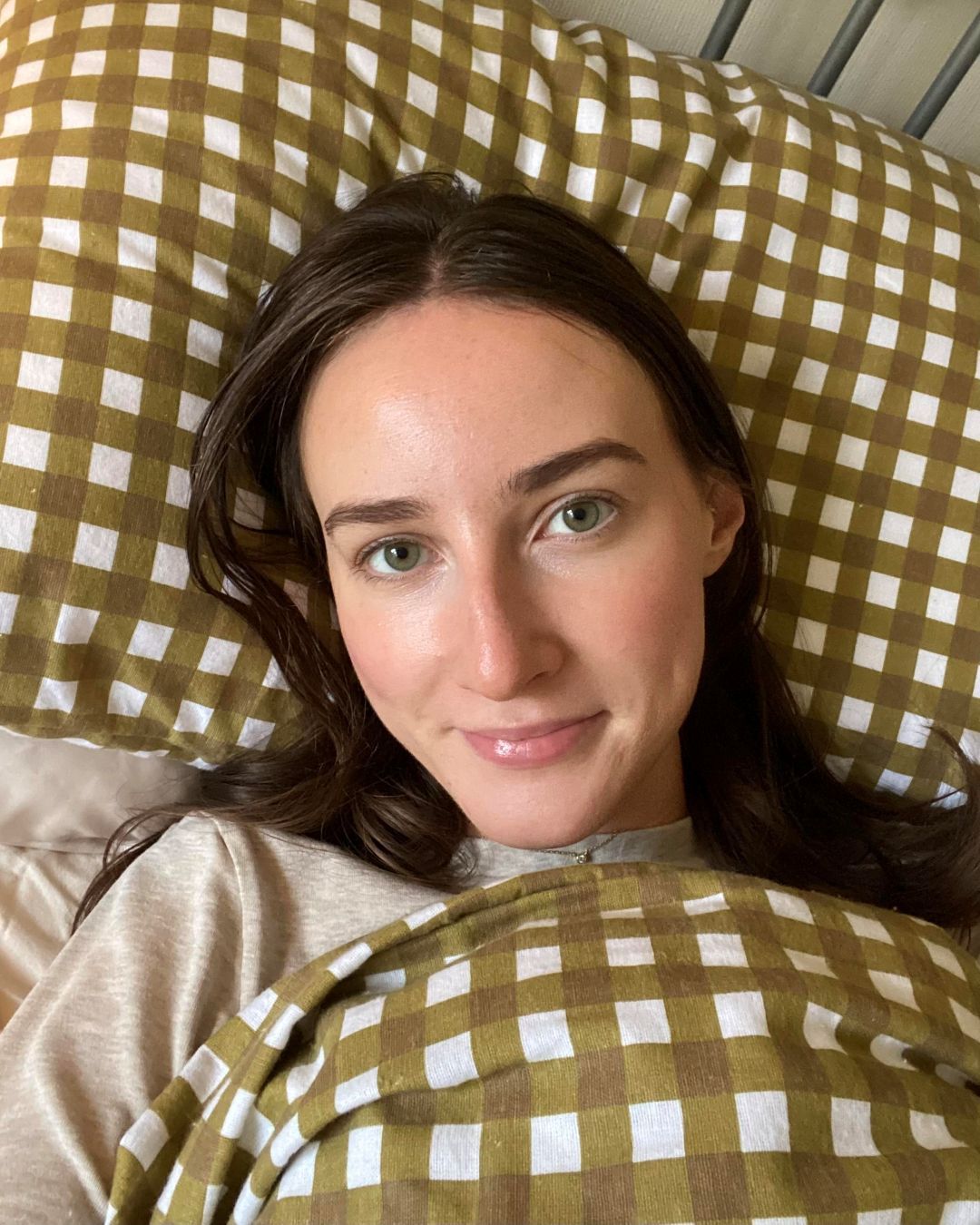 Mel Robbins five step routine: Katie in bed