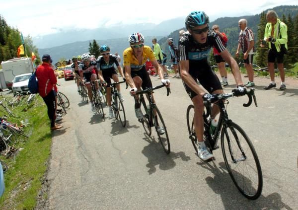 Chris Froome leads Bradley Wiggins