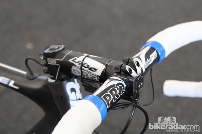 Mark Renshaw's PRO Vibe 7s aluminum handlebar is nothing new but the matching stem is with its carbon wrapped extension, four-bolt faceplate, and 1 1/4" steerer clamp for use with Giant's OverDrive 2 fork.