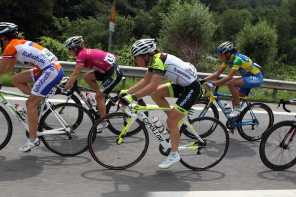Nicole Cooke (SC MCipollini Giordana) in the break.