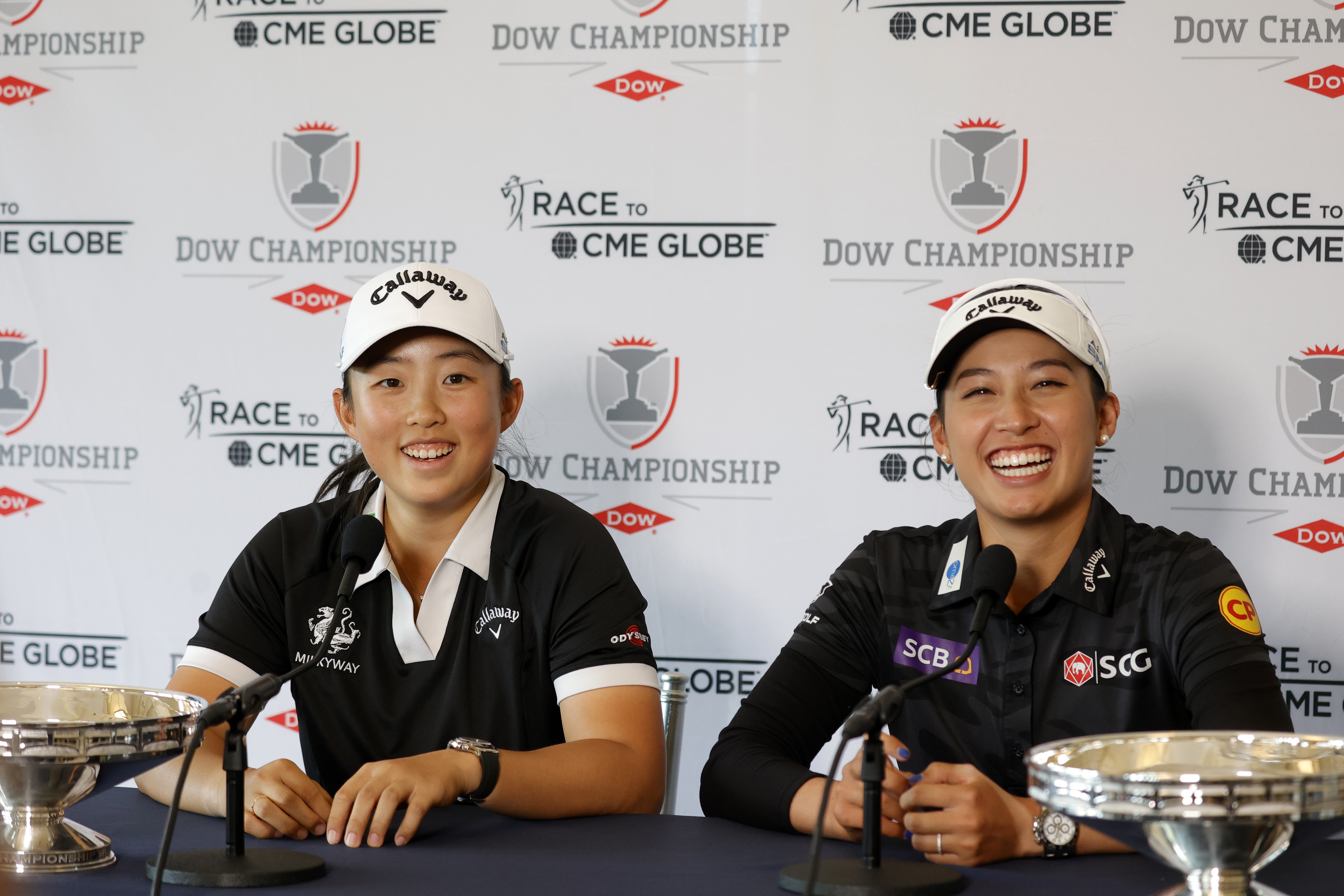 Ruoning Yin and Jeeno Thitiful speak in a press conference