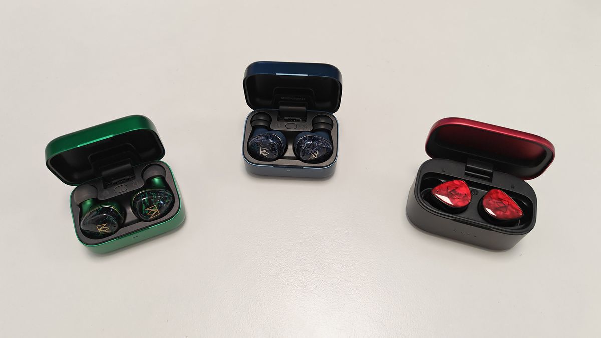 The Noble Osprey, alongside other Noble earphones.