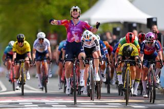 Marianne Vos (Visma-Lease a Bike) wins with a bike throw when Lorena Wiebes (SD Worx-Protime) celebrated too early