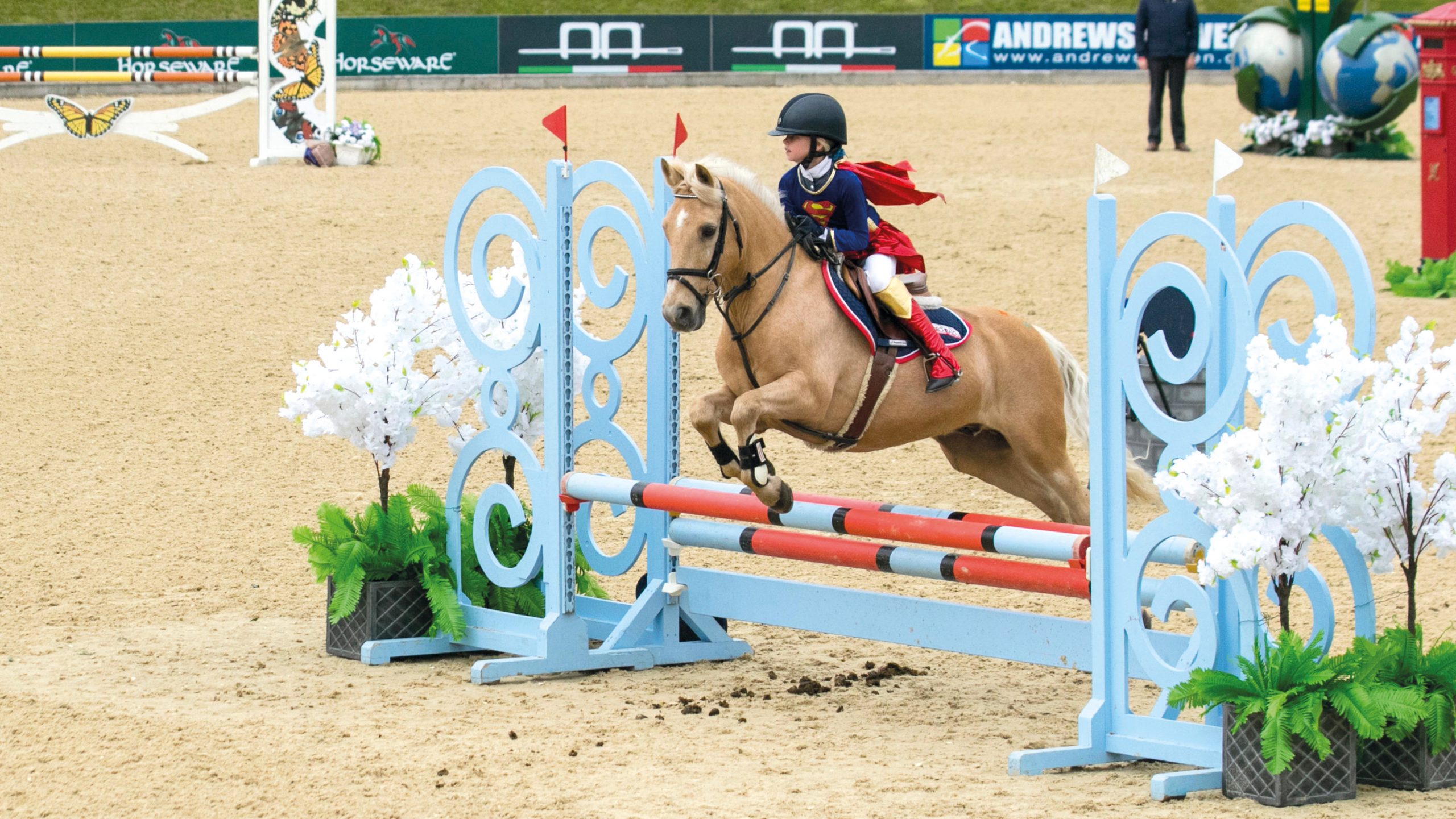P32TWM Child riding and jumping fences in Bolesworth, Cheshire. 17/06/2018. Eleanor Archibald in the Childrens race in the Invitational Mini Major Relay. Credit MediaWorldImages/AlamyLiveNews.
