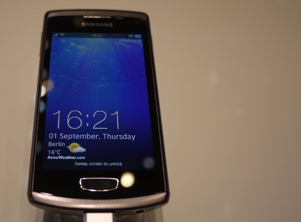 Samsung Wave 3 hands 2