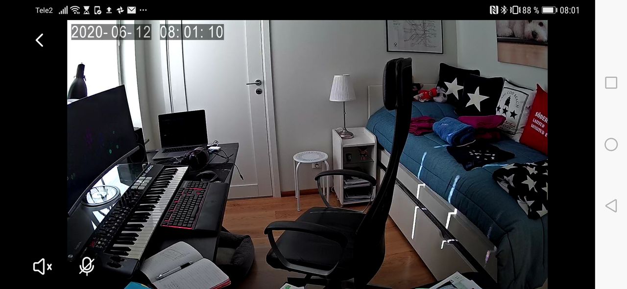 Pieni SH-IPC02 tuottaa selke&auml;&auml; videokuvaa HD-tarkkuudella niin pime&auml;ss&auml; kuin valaistussakin tilassa.