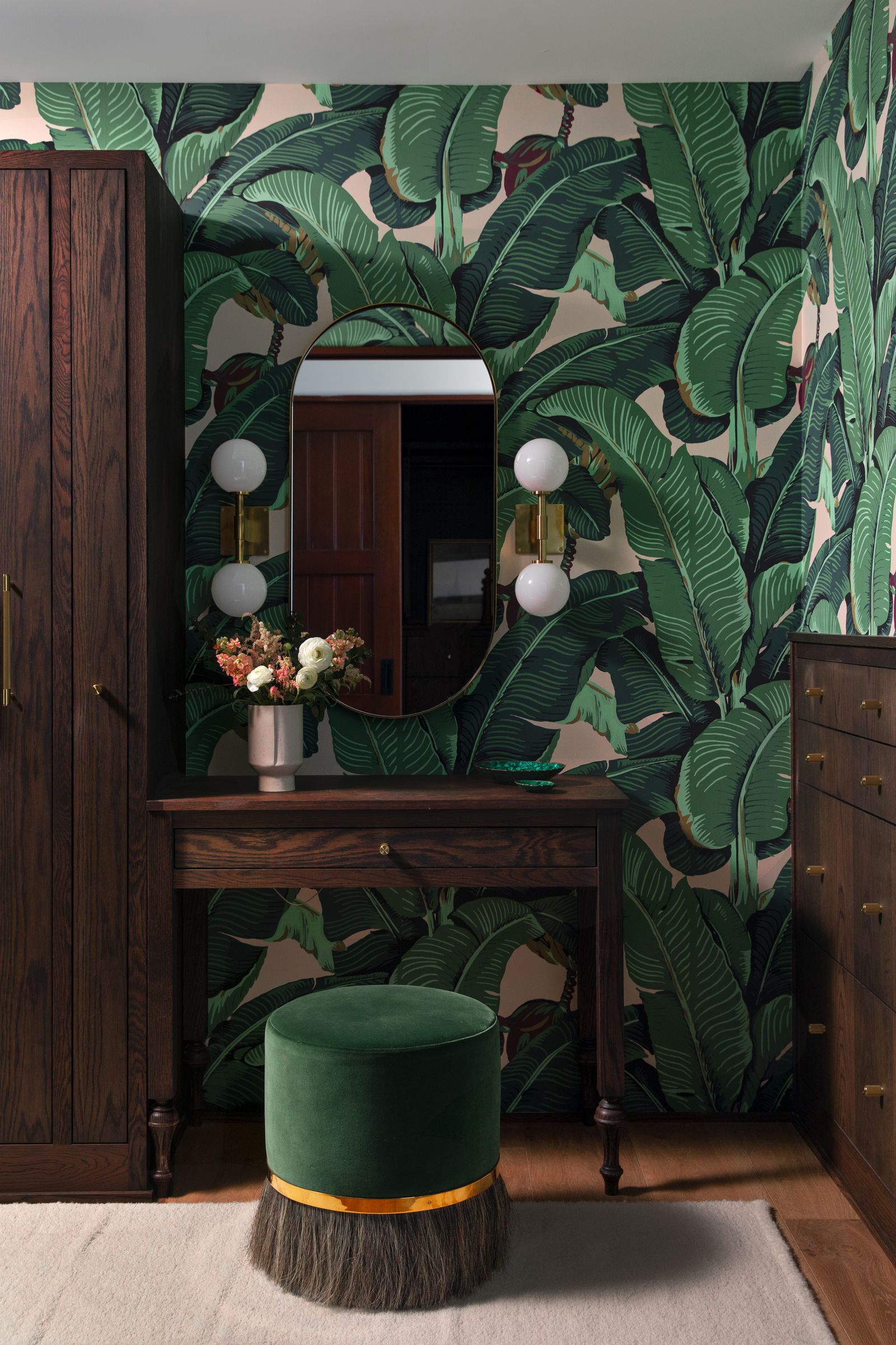 Colors That Go With Emerald Green — 6 Versatile Combos Livingetc
