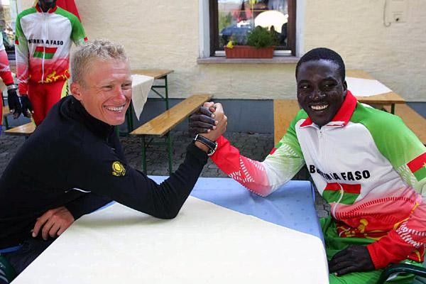 Vinokurov arm wrestles a rider from Burkina Faso