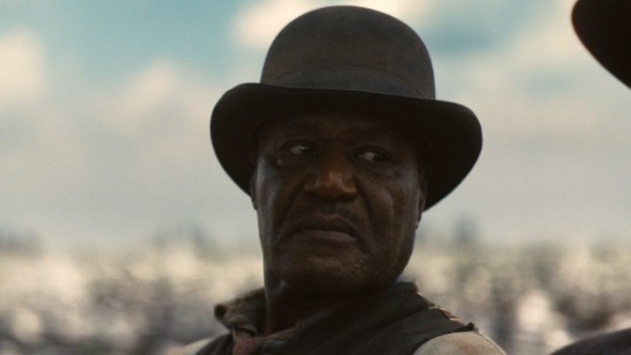 Delta Slim (Delroy Lindo) tells a story in Sinners.