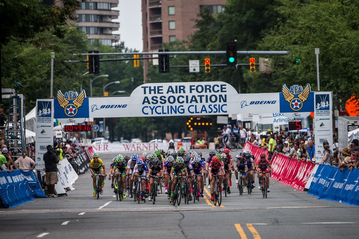 The women comes through with 5 laps to go