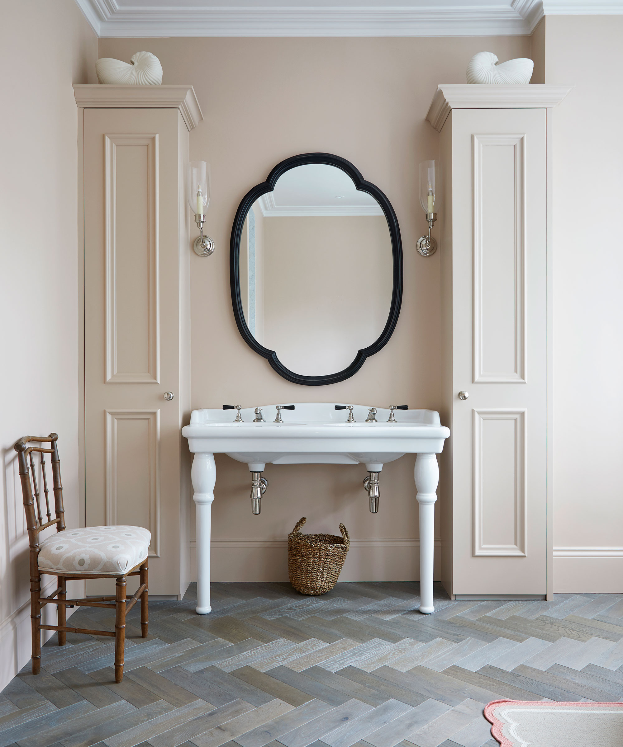 Vintage bathroom with pink color scheme